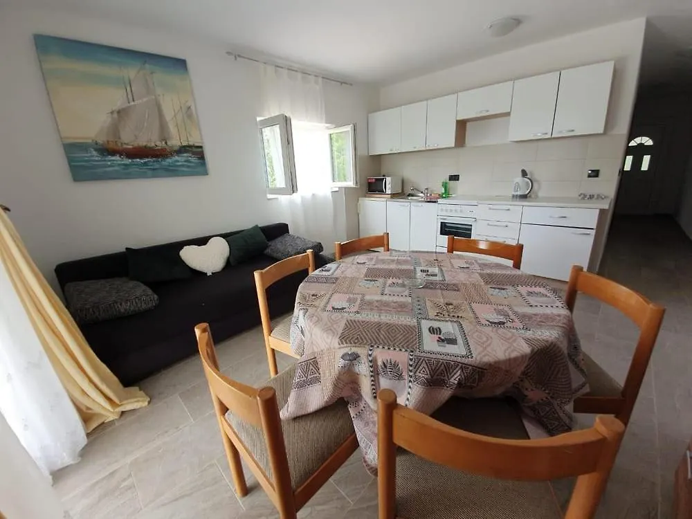 Apartmani Lucija Maslenica