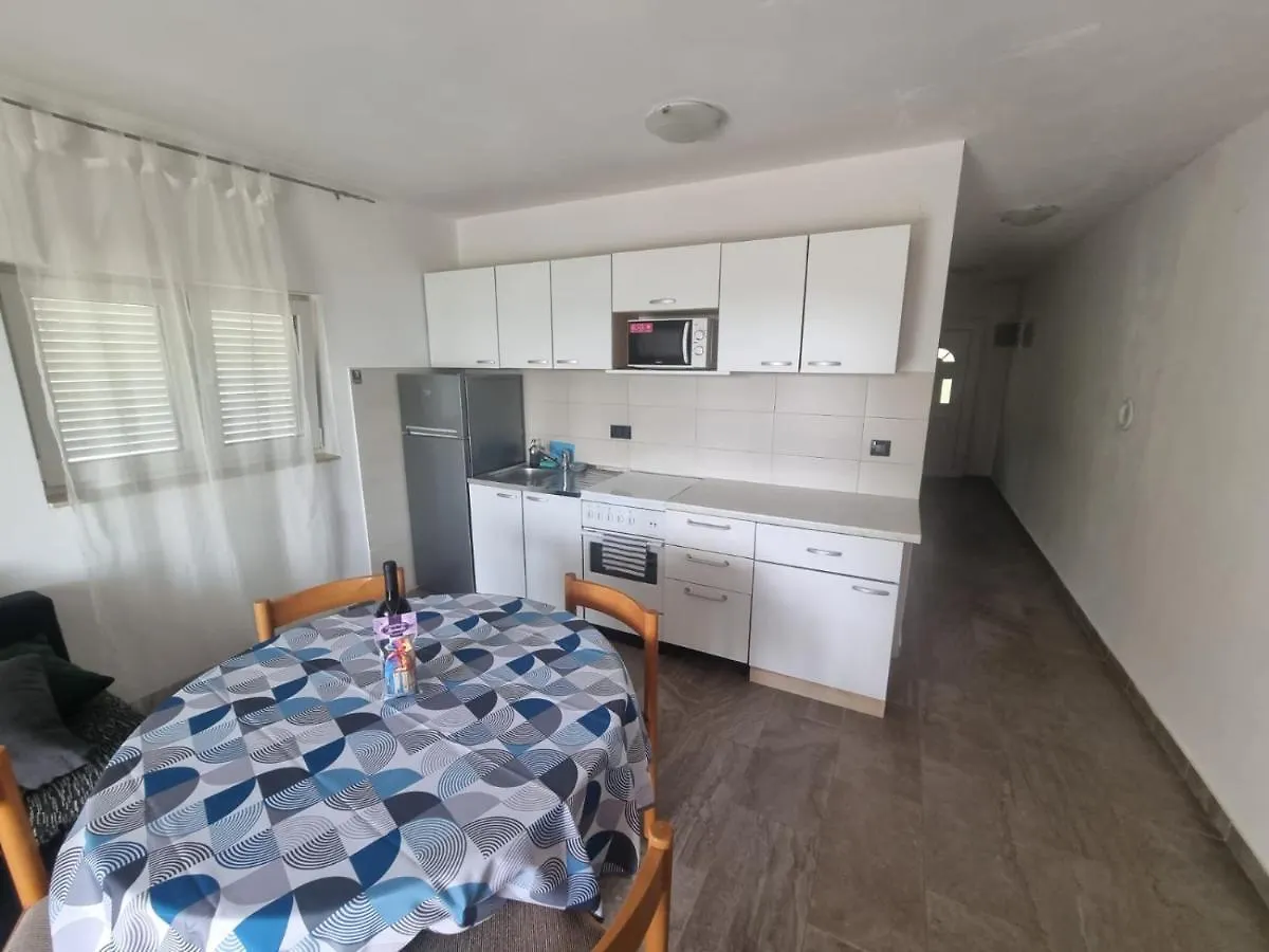 Apartmani Lucija Maslenica 0*,  Croacia